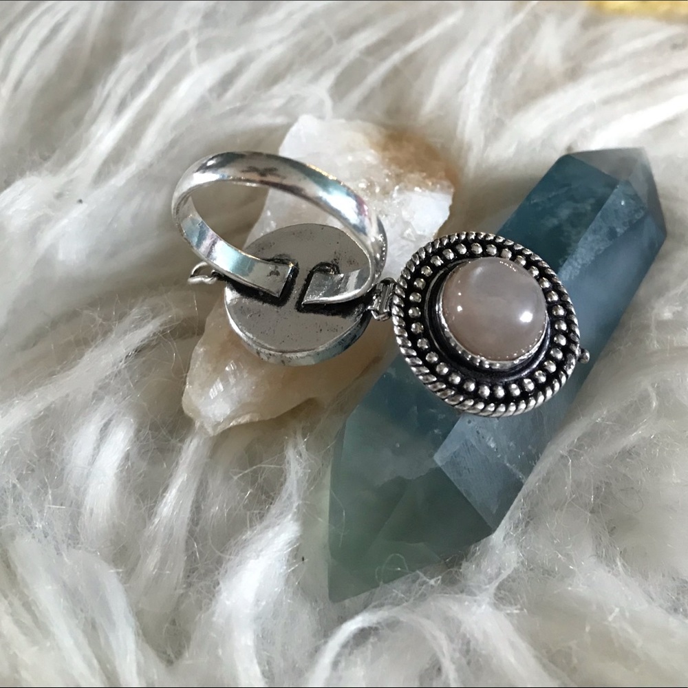 Poison / Pill Box Stash Locket Ring - Picture 2 of 7